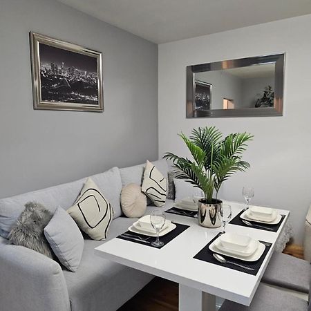 Apartment In Zyrardow 10Min To Suntago Ngoại thất bức ảnh