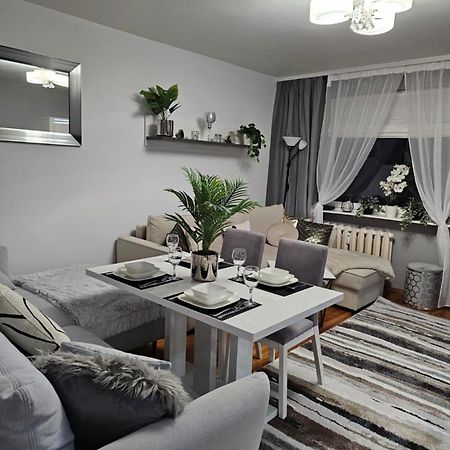 Apartment In Zyrardow 10Min To Suntago Ngoại thất bức ảnh