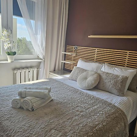 Apartment In Zyrardow 10Min To Suntago Ngoại thất bức ảnh